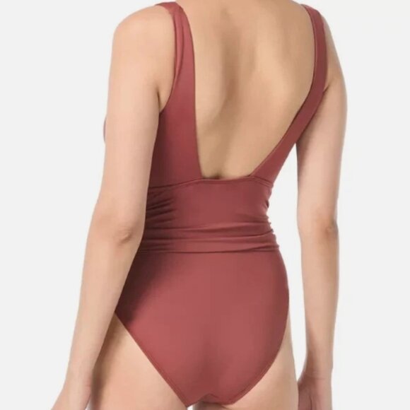 NWT! Vince Camuto Cocoa Brown Plunge Belt Detail One Piece Swimsuit NEW! - Picture 2 of 2